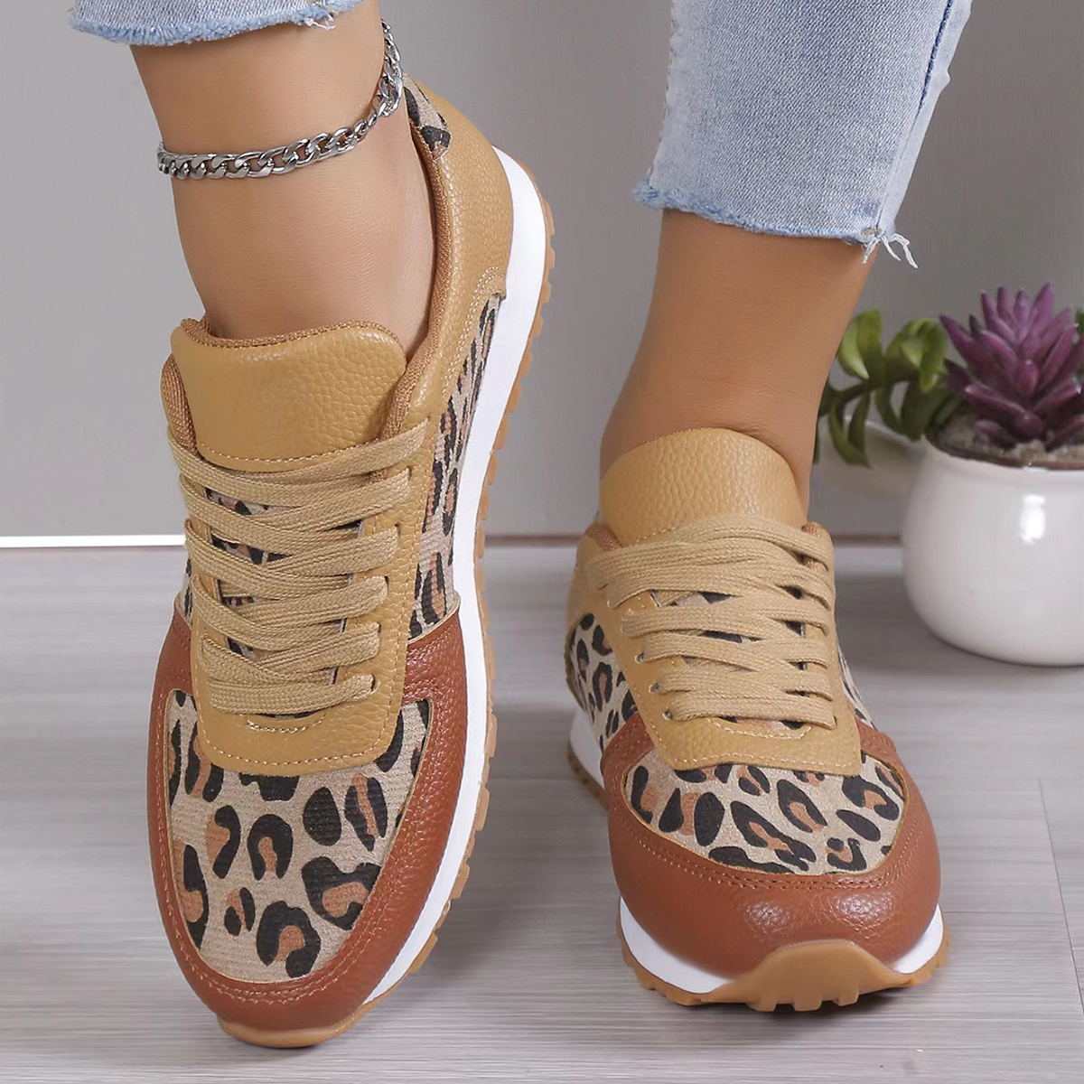Fashionable Leopard Women's Sneakers - Chic & Cozy Shoes - Nocini