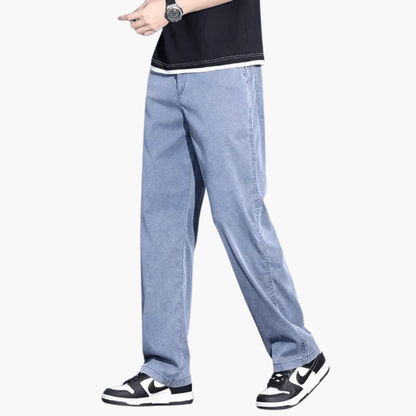 Comfortable Fit Men's Stretch Jeans with Pockets