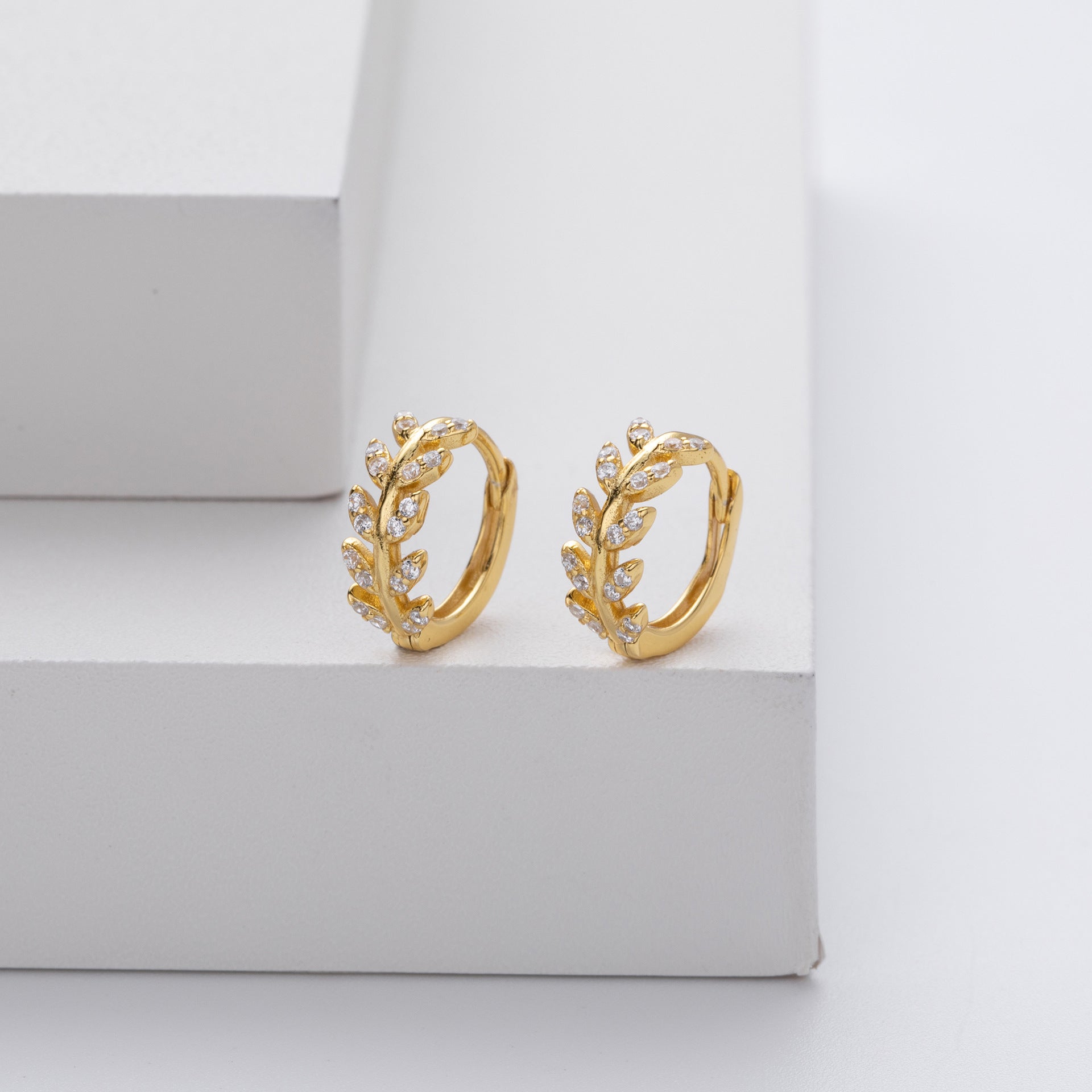 Luxurious Sterling Silver Drop Earrings - Nocini
