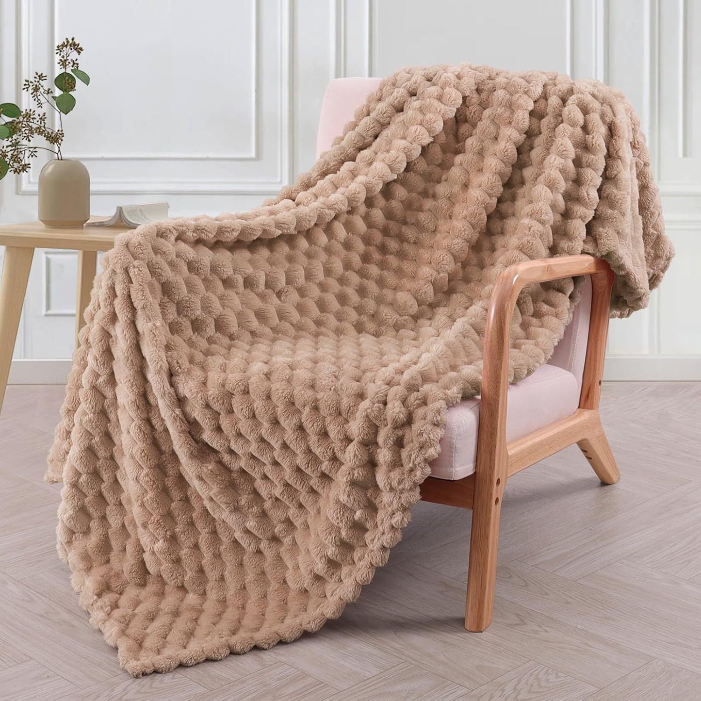 Soft Plush Fleece Throw Blanket With Bubble Pattern