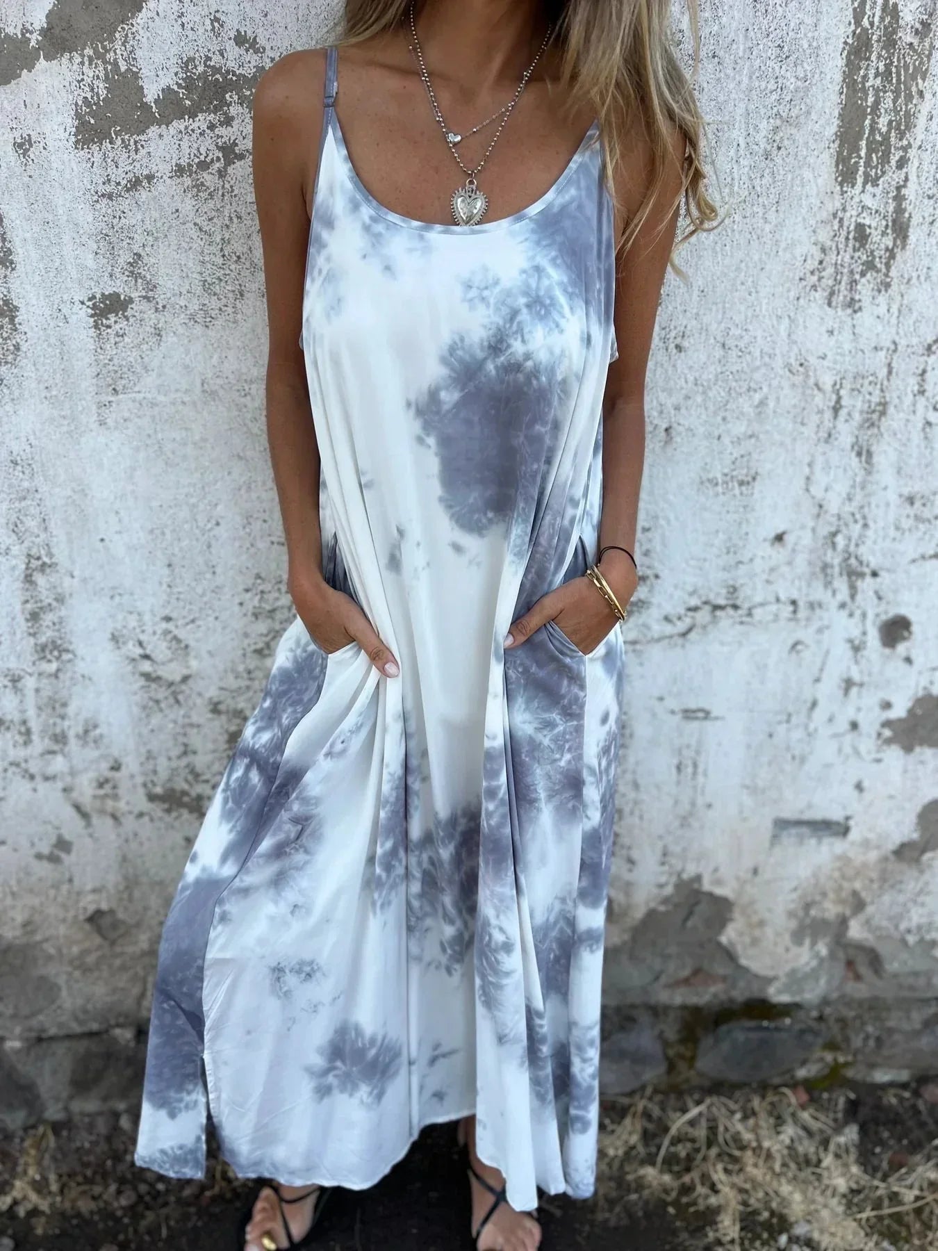 Comfy Women's Maxi Dress with Pockets and Adjustable Straps