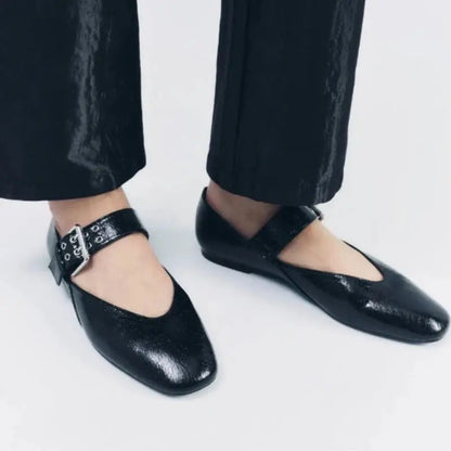 Pointed Toe Flats for Women – Stylish & Versatile