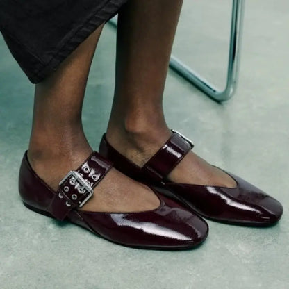 Pointed Toe Flats for Women – Stylish & Versatile