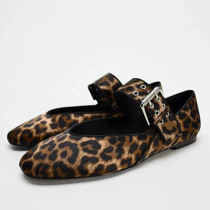 Pointed Toe Flats for Women – Stylish & Versatile