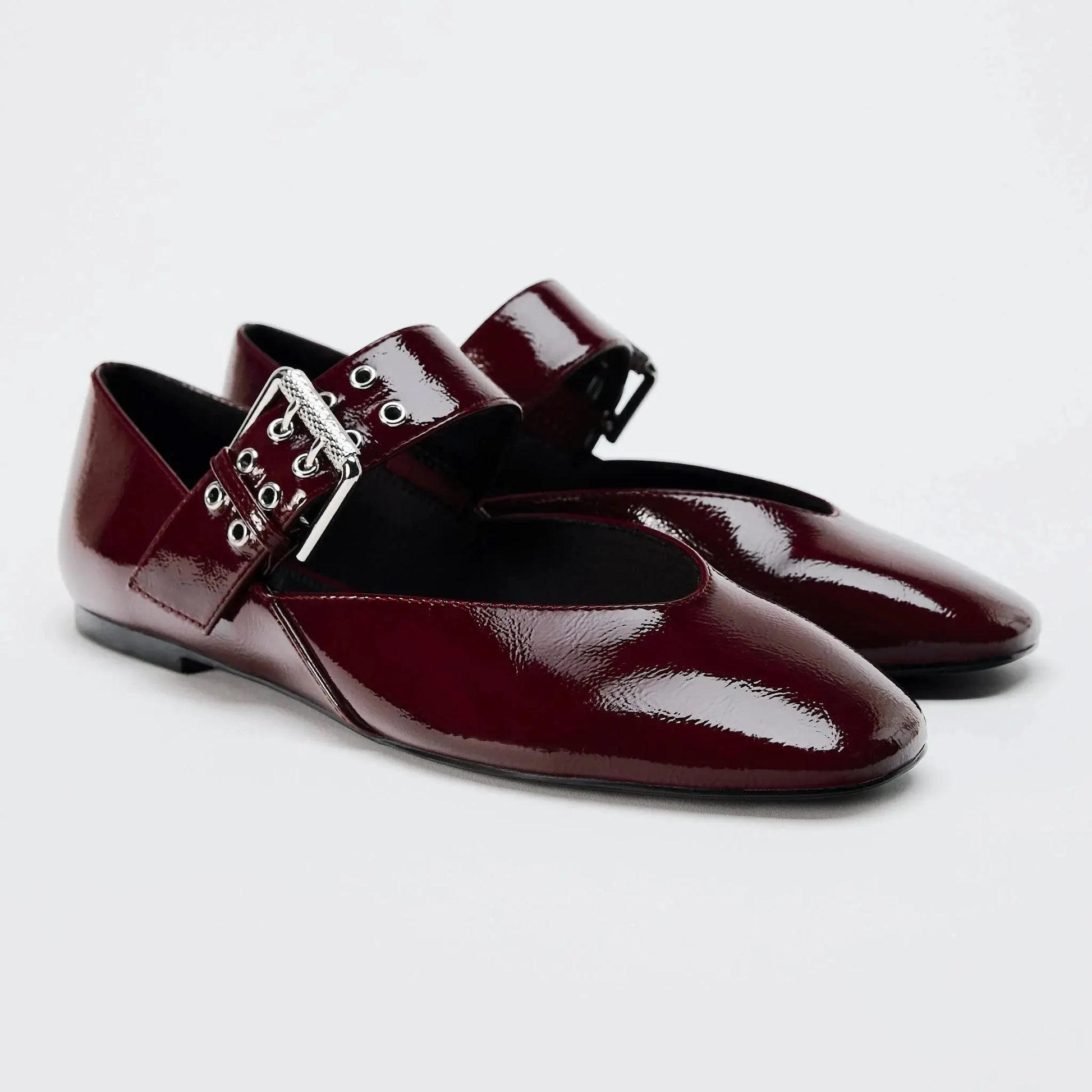 Pointed Toe Flats for Women – Stylish & Versatile