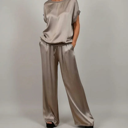 Comfortable 2 Piece Outfit for Ladies