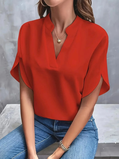 Elegant Women's Blouse with Fitted Style