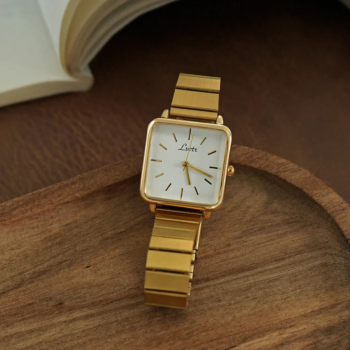 Elegant Leather Strap Wristwatch - Nocini
