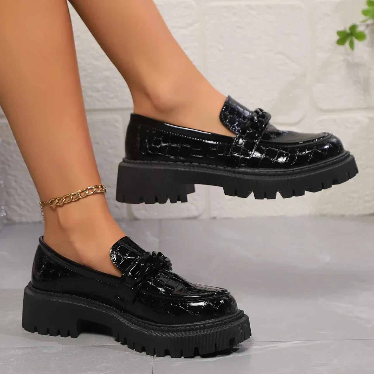 Comfortable Croc Style Shoes