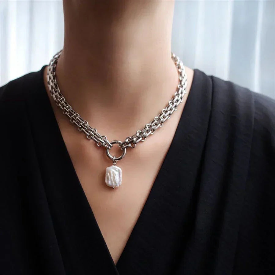Luxurious White Pearl Necklace with 14K Gold Chain - Olytrend