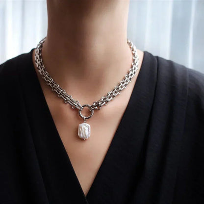 Luxurious White Pearl Necklace with 14K Gold Chain - Olytrend