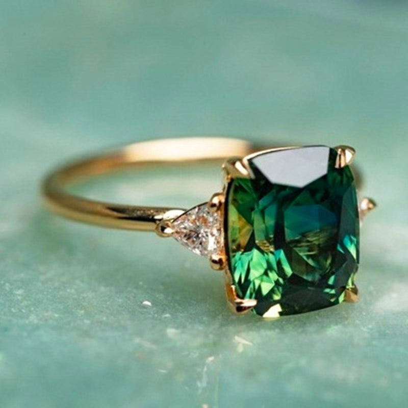 Luxury Gold Ring with Emerald Green Stone - Nocini