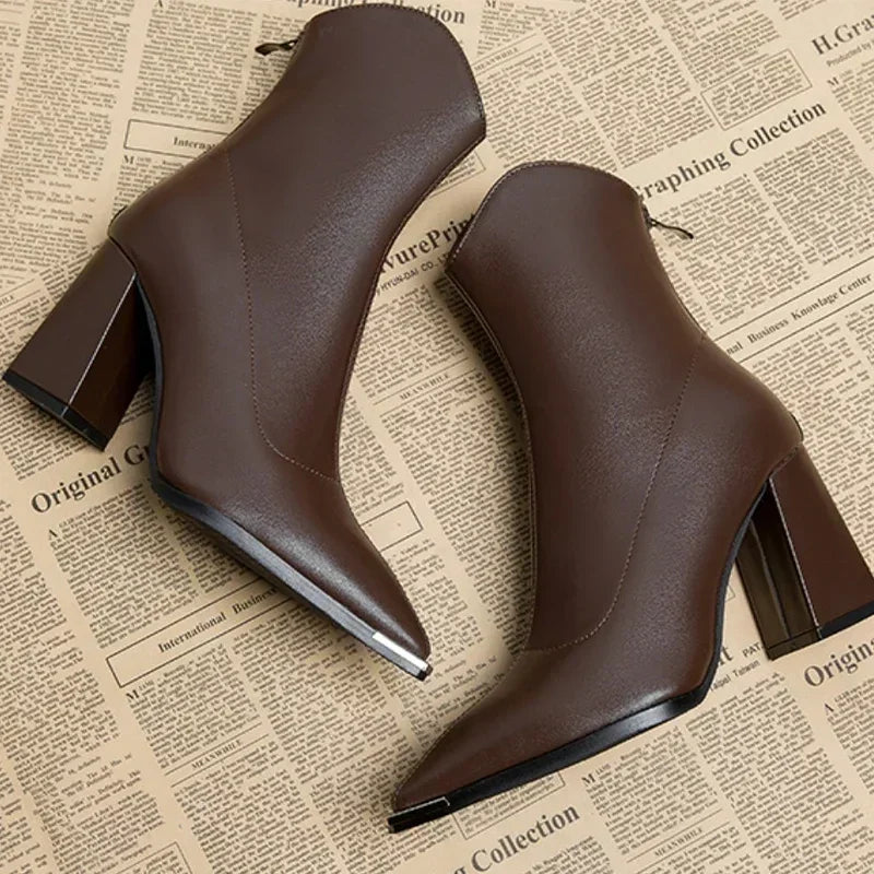 Metal Toe Chelsea Style Leather Ankle Boot