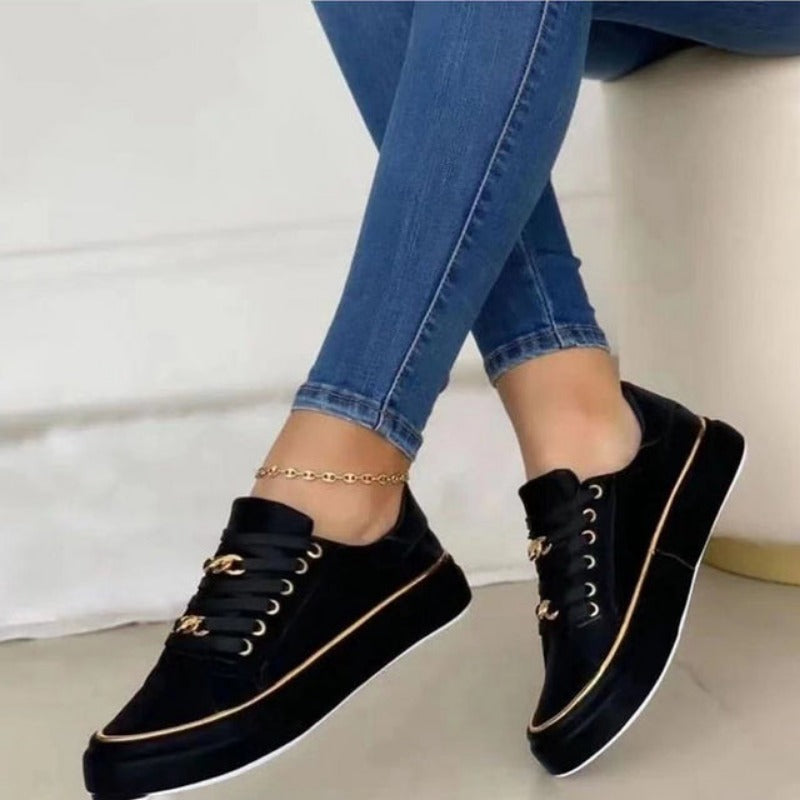 Fashionable Chain Detail Casual Sneakers