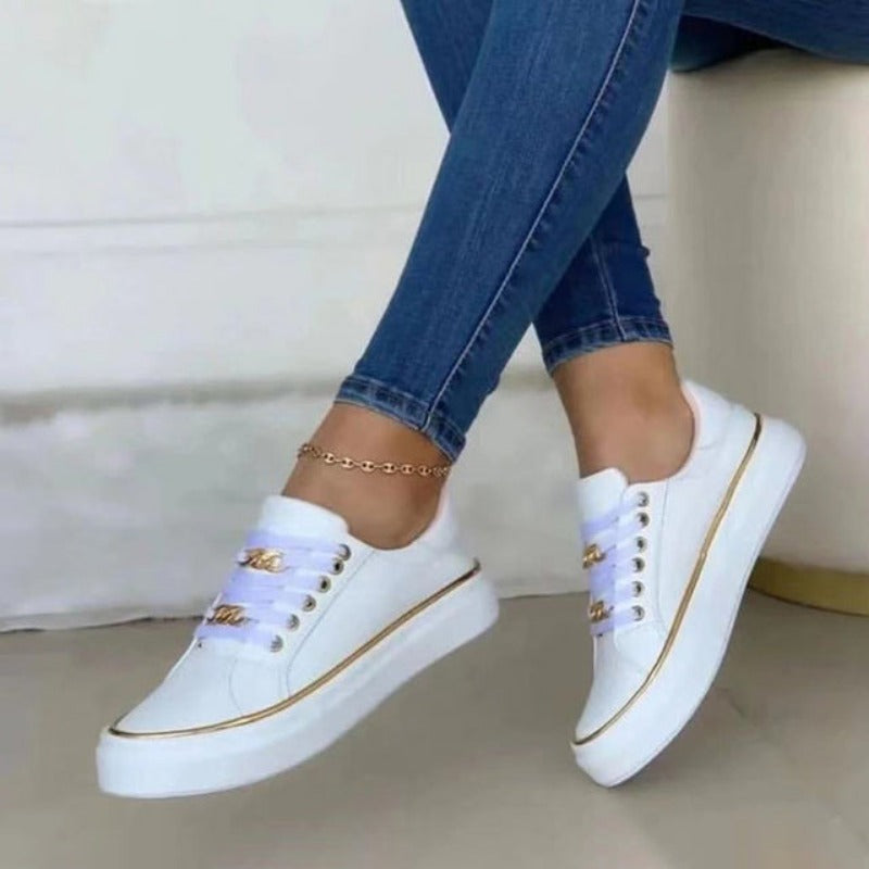 Fashionable Chain Detail Casual Sneakers