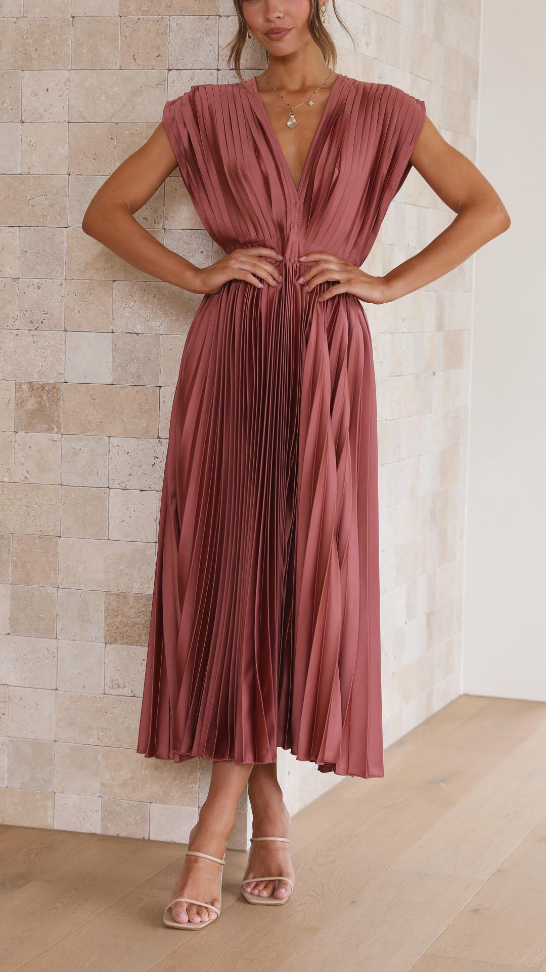 Flowy Long Pleated Dress - Nocini