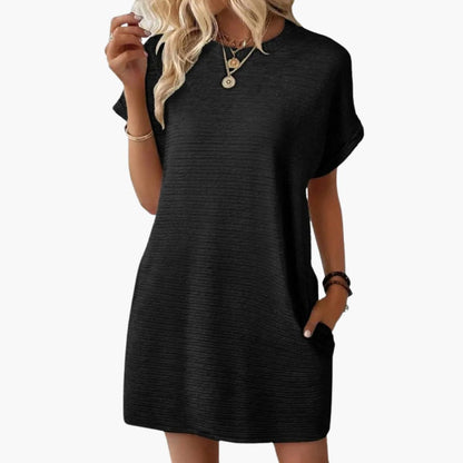 Comfortable Casual Dress with Pockets and Short Sleeves