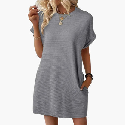 Comfortable Casual Dress with Pockets and Short Sleeves