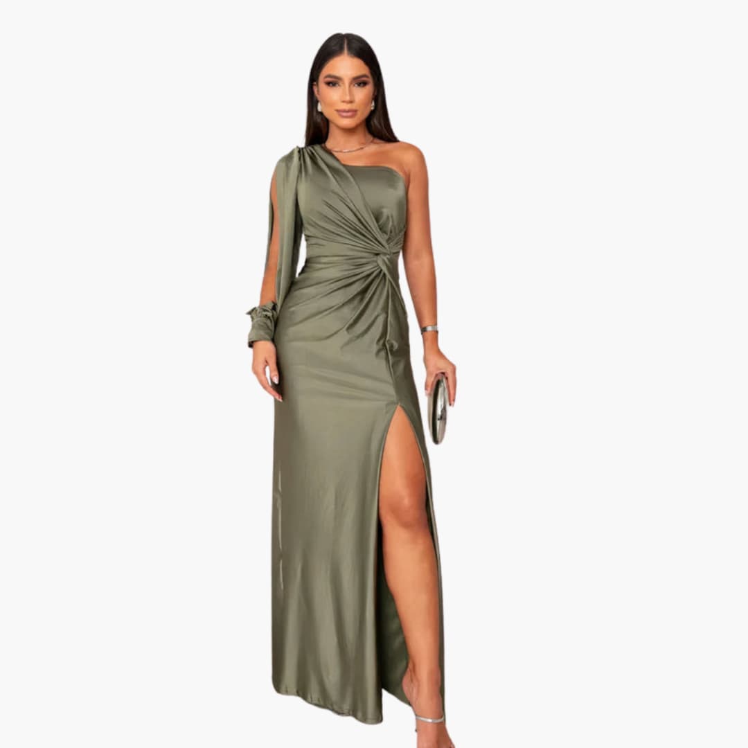 Elegant Strapless Formal Gown with Fitted Waist