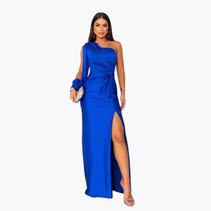Elegant Strapless Formal Gown with Fitted Waist
