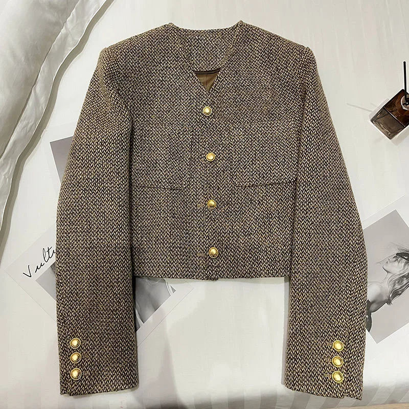 Elegant Ladies Tailored Jacket with Metallic Buttons