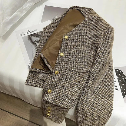 Elegant Ladies Tailored Jacket with Metallic Buttons