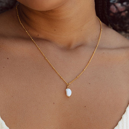Elegant White Pearl Drop Necklace - Pexav