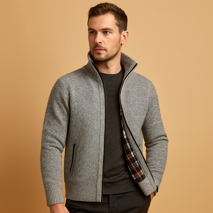 Men’s cable-knit sweater with a soft check-lined interior, designed for warmth and versatile outfits during autumn and winter.