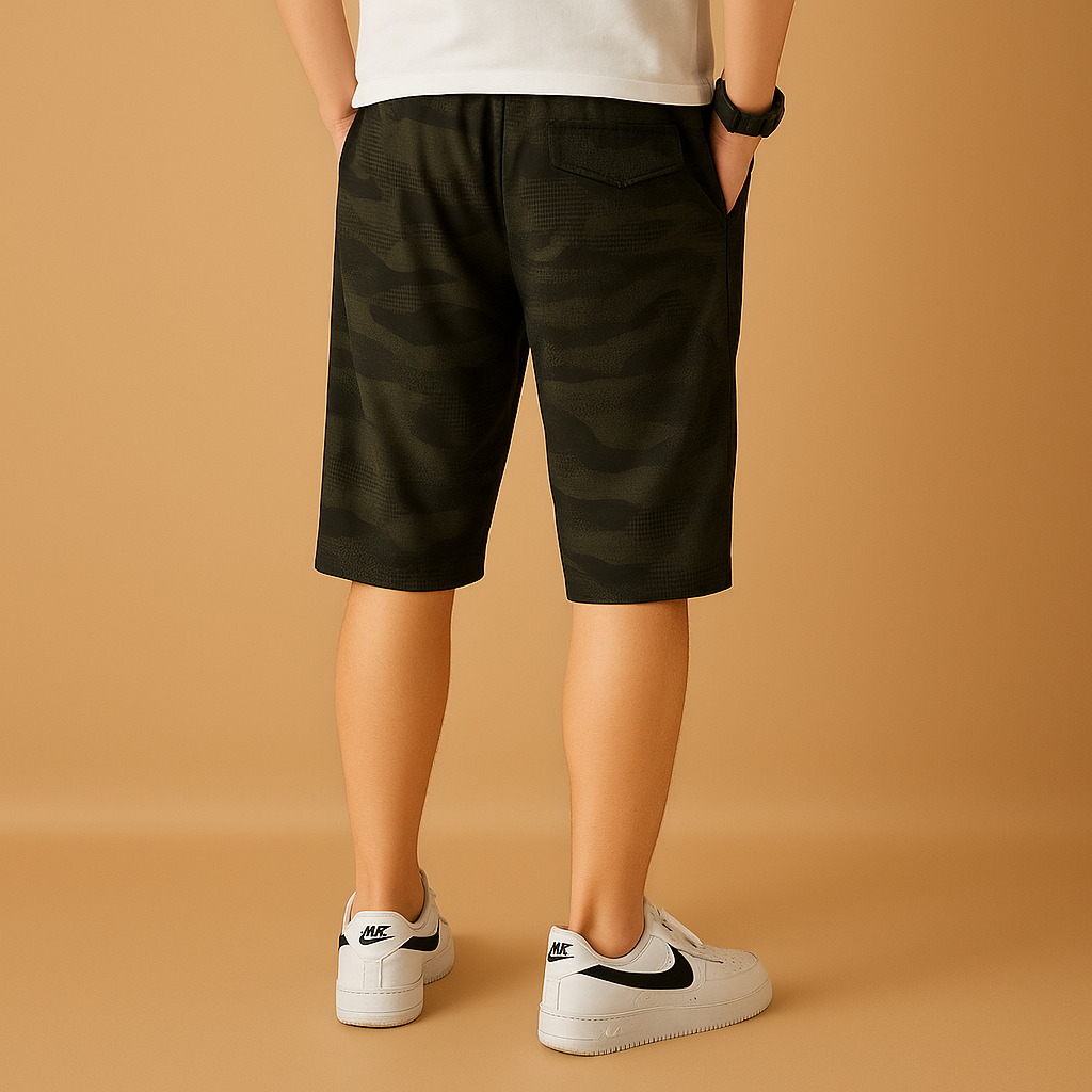 Men’s camouflage cargo shorts with multiple pockets and loose fit — perfect for hiking, camping, and casual outdoor wear.