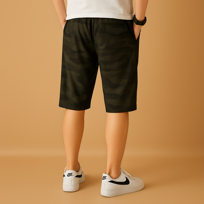 Men’s camouflage cargo shorts with multiple pockets and loose fit — perfect for hiking, camping, and casual outdoor wear.