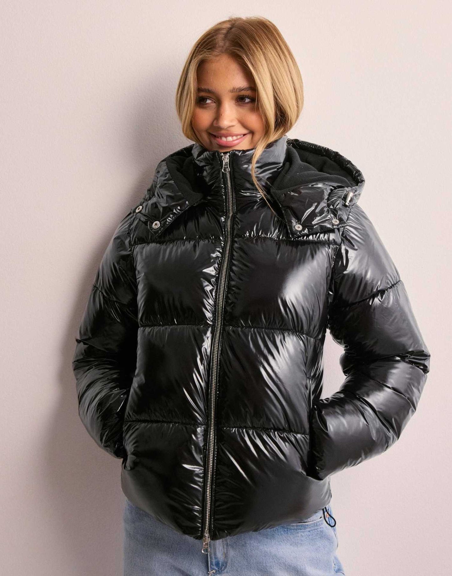 Warm Women's Zip Up Puffer Coat with Cuffed Sleeves - Nocini