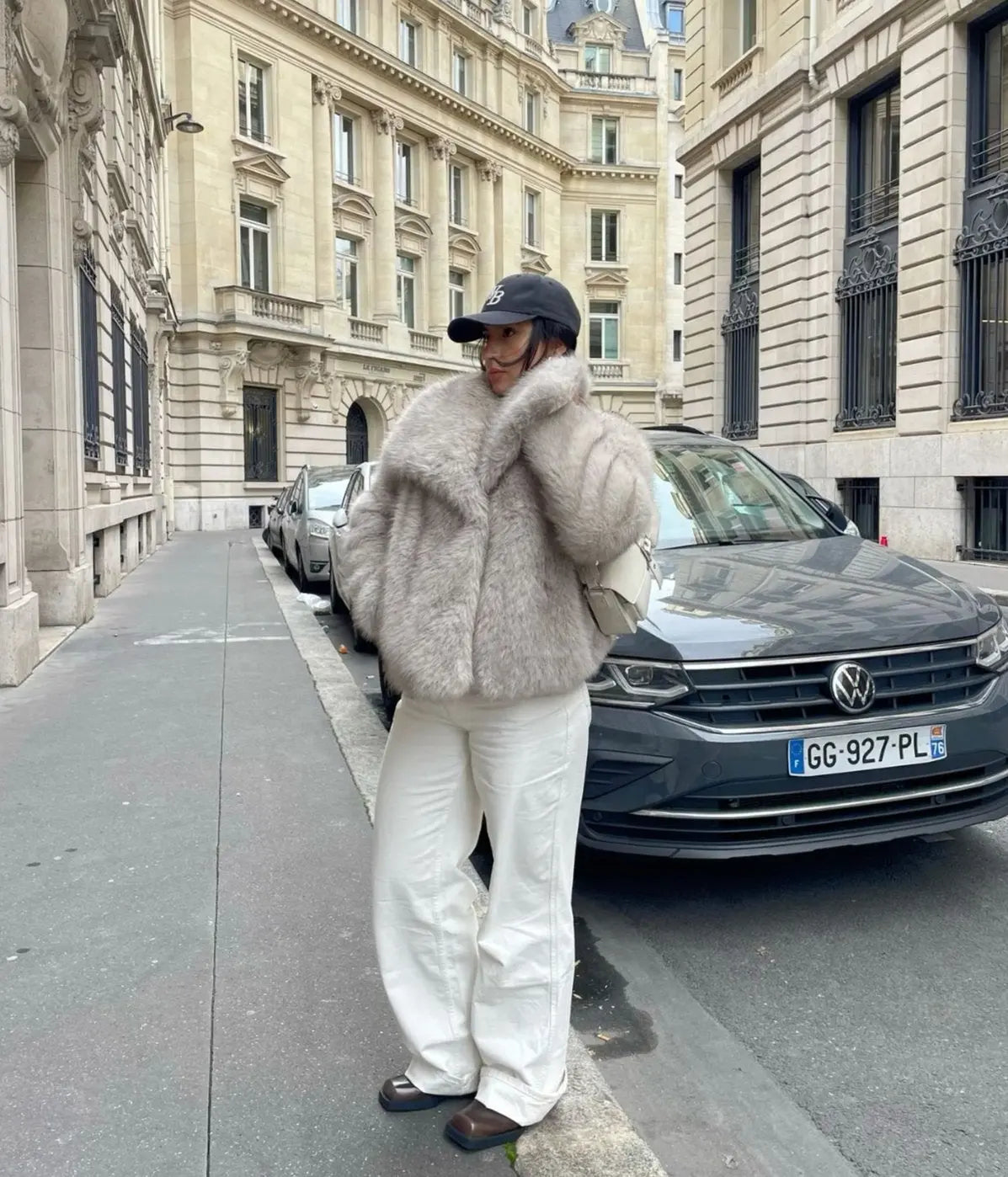 Luxurious Fake Fur Coat for Women with Oversized Collar