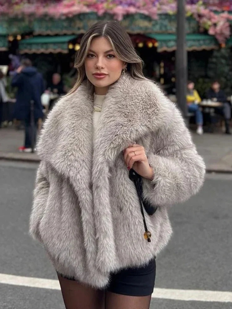 Luxurious Fake Fur Coat for Women with Oversized Collar