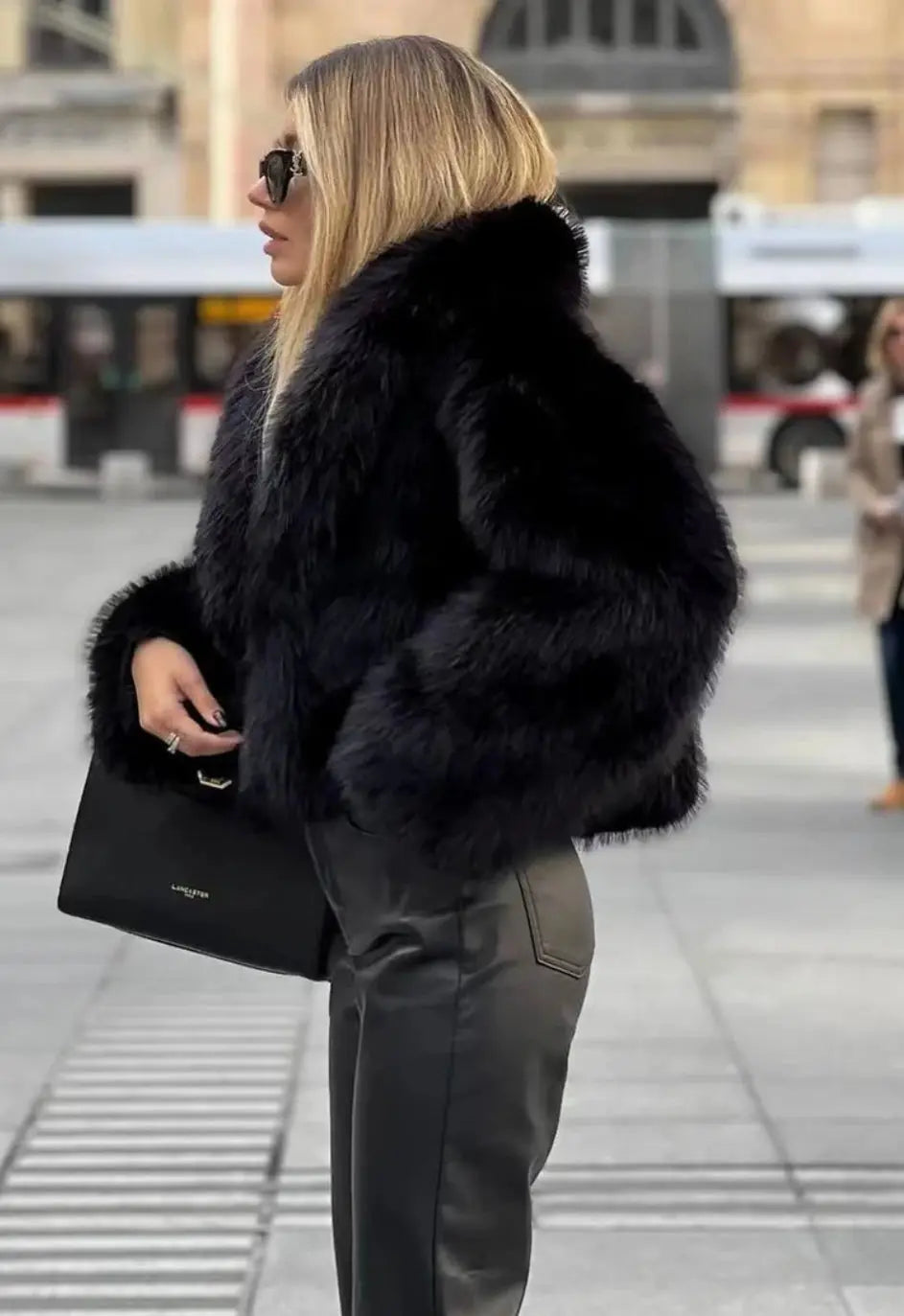 Luxurious Fake Fur Coat for Women with Oversized Collar