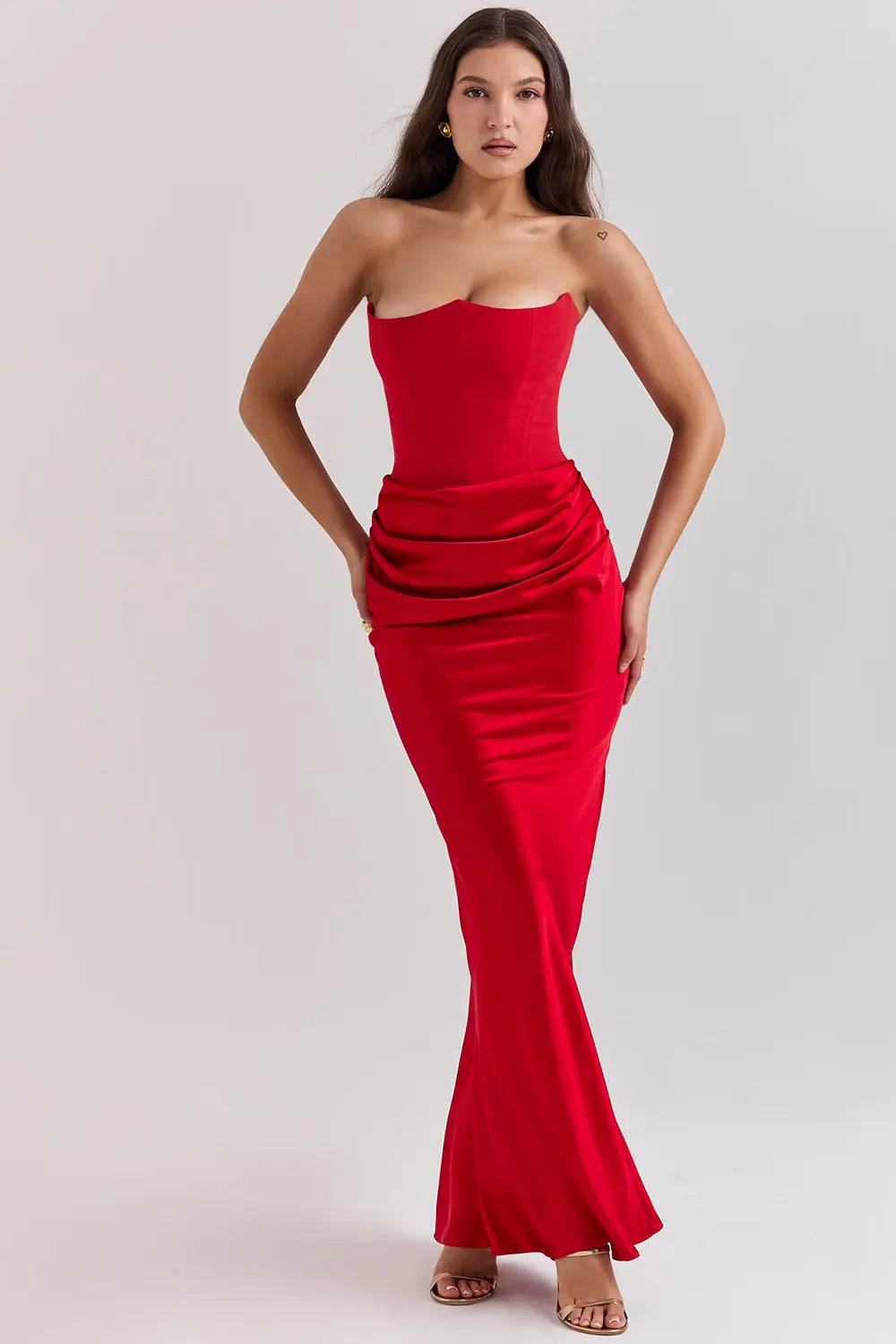 Elegant Strapless Maxi Dress with Flowy Skirt