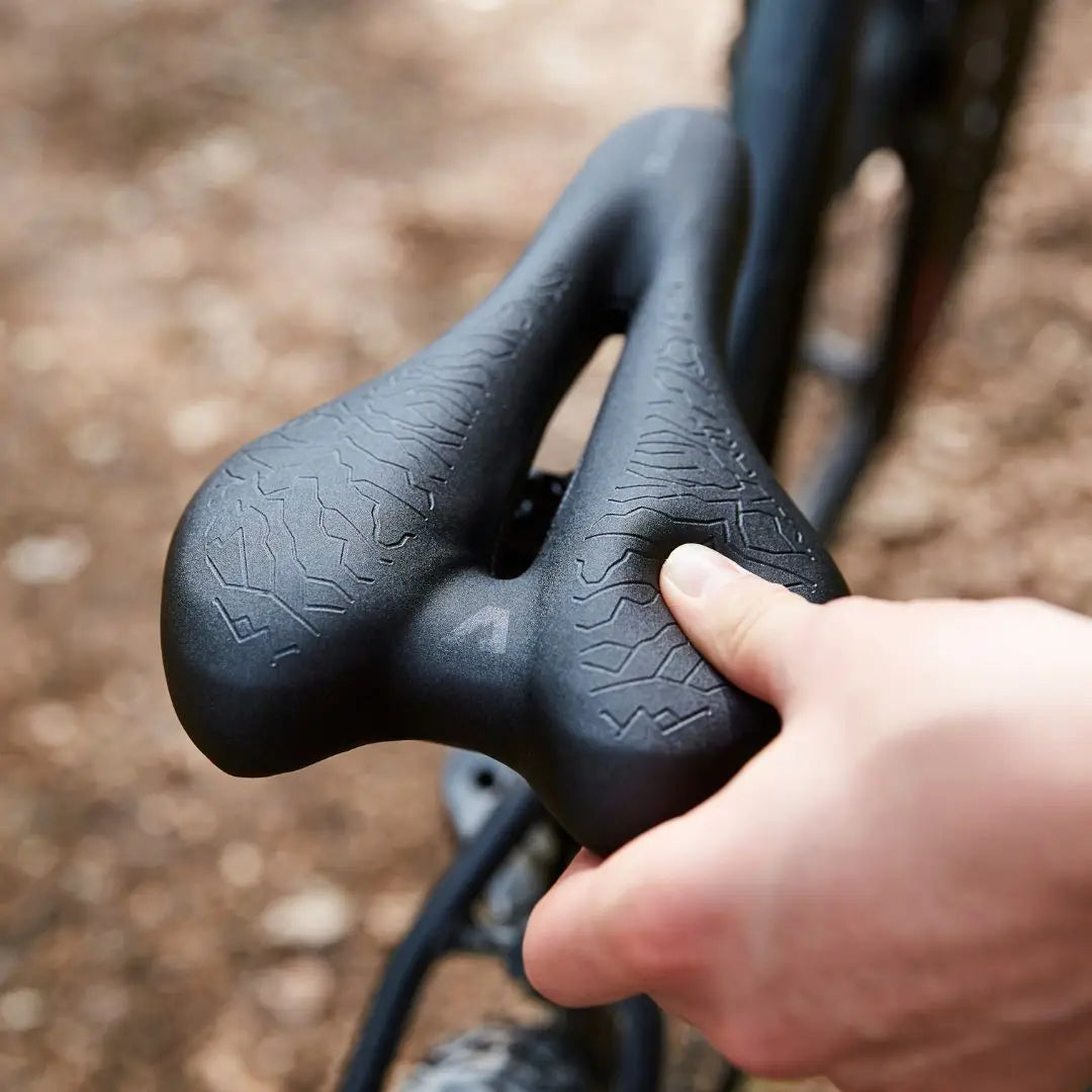 Ergonomic Bicycle Saddle with Memory Foam – SaddlePeak AirRide-Nora Luxe