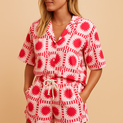 Women’s floral two-piece summer set with short-sleeve blouse and matching shorts, ideal for vacations, beachwear, or relaxed summer days.