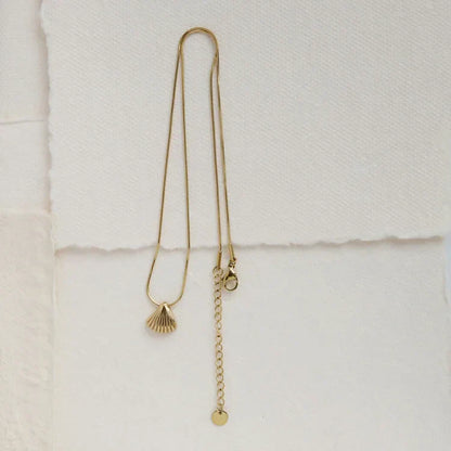 Golden Scallop Flower Necklace - Lilac-Nora Luxe