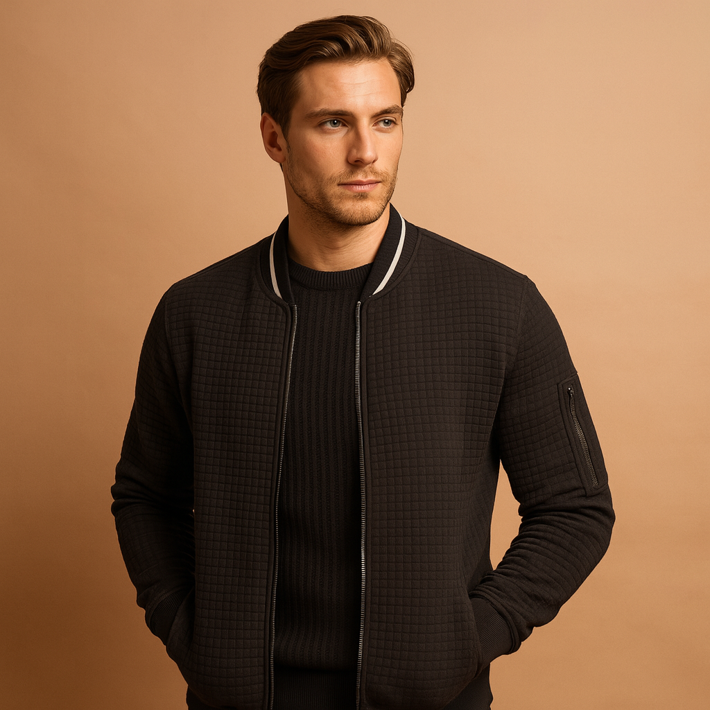 Men’s half-zip cable knit sweater with breathable fabric and a timeless regular-fit design, perfect for autumn and winter wear.