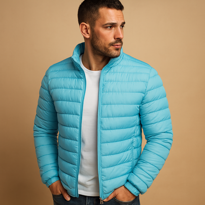 Men’s hooded puffer jacket with a classic design, warm insulation, and wind resistance, ideal for everyday wear and winter outdoor activities.