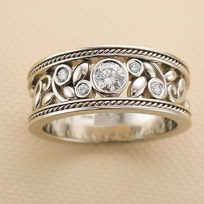 Elegant Silver Ring with Cubic Zirconia Details - Nocini
