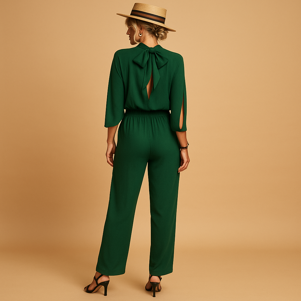 Light summer jumpsuit for women with adjustable straps, practical pockets, and a flattering fit, ideal for beach days or casual wear.
