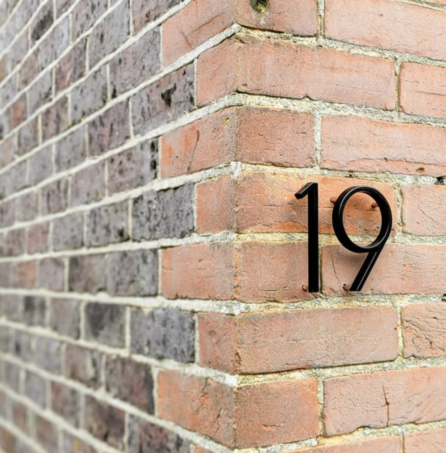 Sleek Silver Address Numbers with Elegant Float Design - Pexav