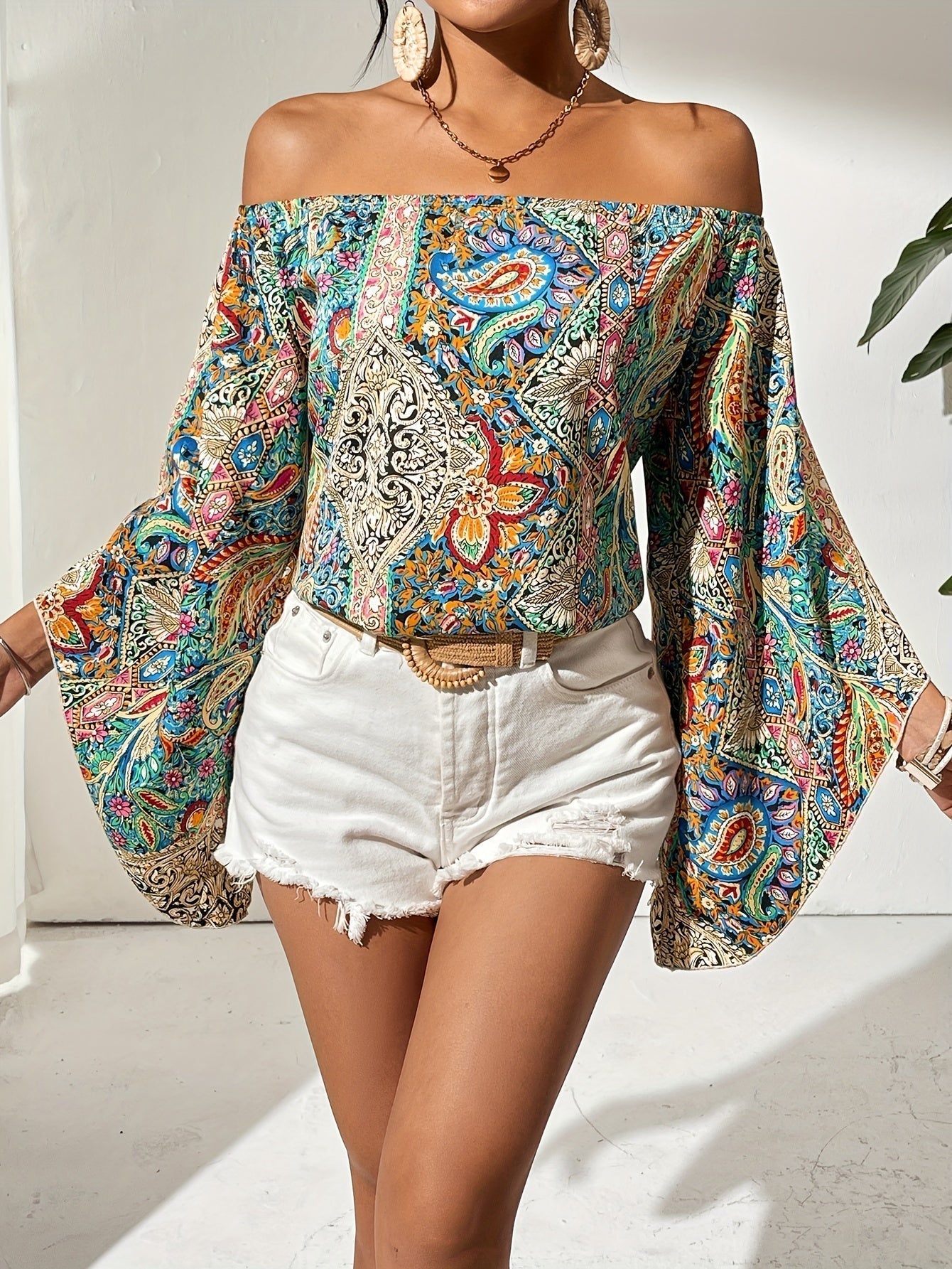 Chic Cold Shoulder Top with Graphic Pattern - Pexav