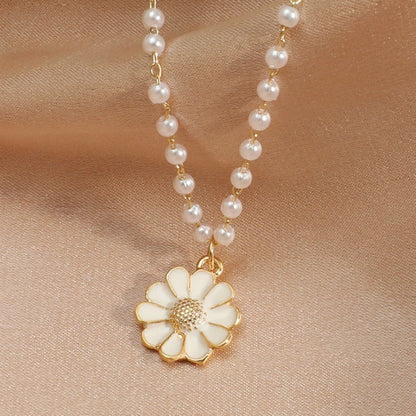 Daisy & Pearl Pendant Necklace for Women - Lara-Nora Luxe