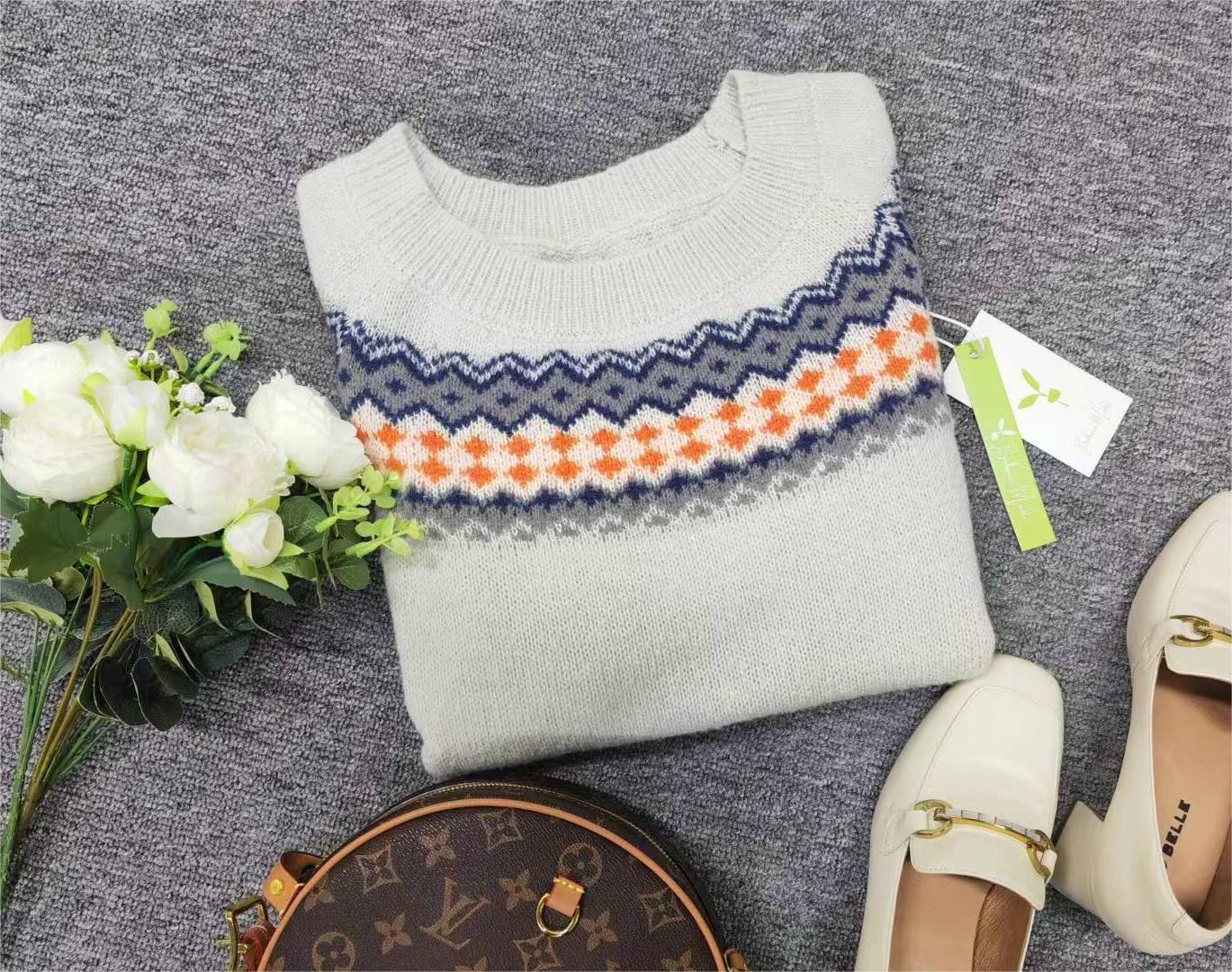 Scandinavian Trendy Sweater with Lively Pattern - NordicChic-S-Nora Luxe