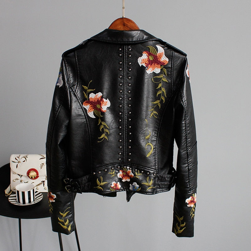 Short ladies' jacket made of faux leather with zip - Rona-White-S-Nora Luxe