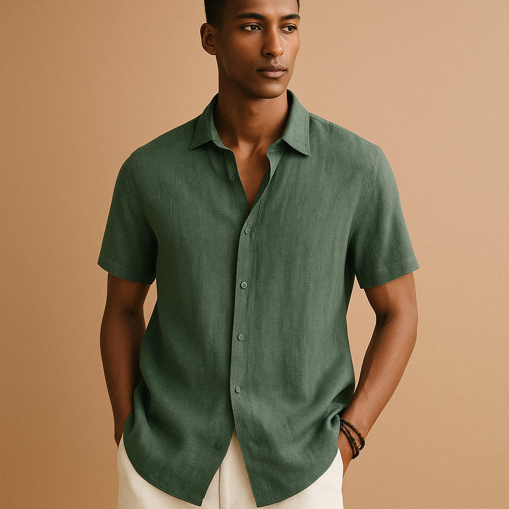 Men’s short sleeve summer shirt with button design and regular fit, ideal for holidays and casual outfits.