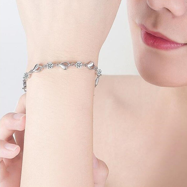 Lovely Heart Shaped Women's Bracelet - Pexav
