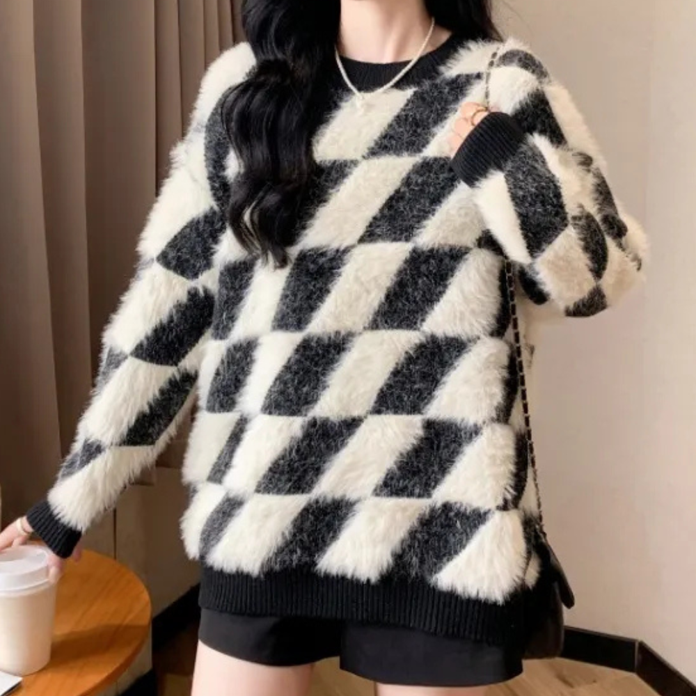 Classic White and Black Ladies Sweater - Pexav